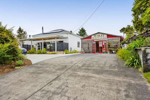 Country Charm Meets Self‑Sufficient Living