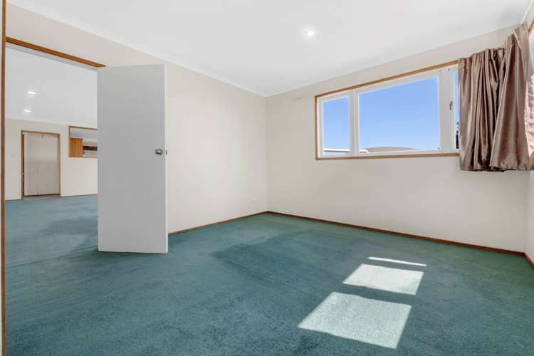 11 Hawke Crescent Beachlands_34