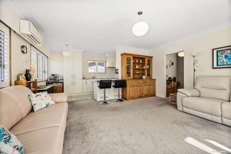 1/6 Melanie Place Orewa_9