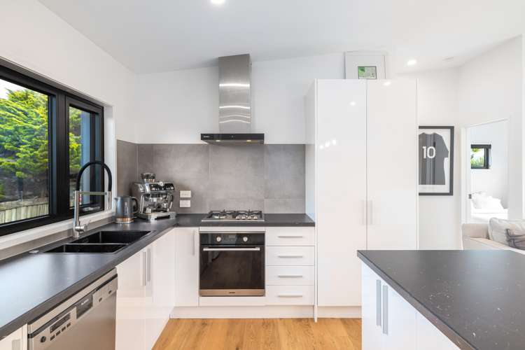 2/2 Mermaid Place Southshore_6