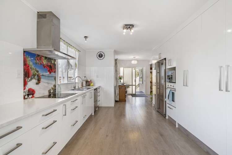 8 Huruhuru Road Massey_5