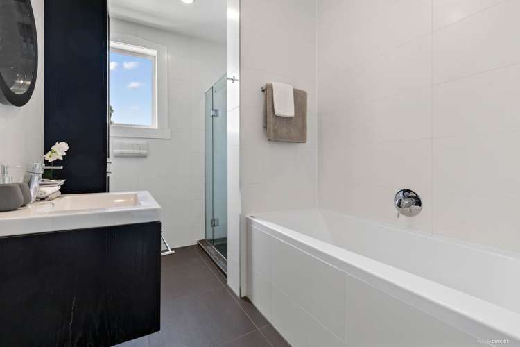 21 Empire Road Devonport_17