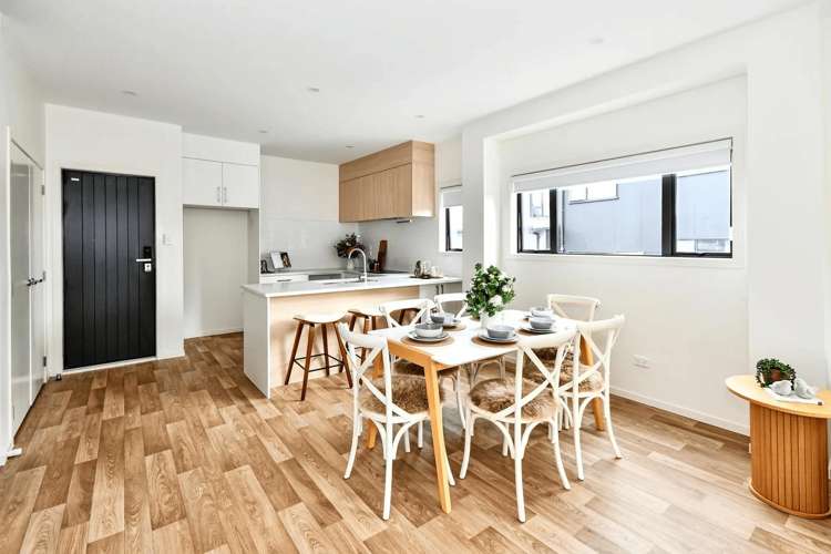 2/75 McAnnalley Street Manurewa East_3