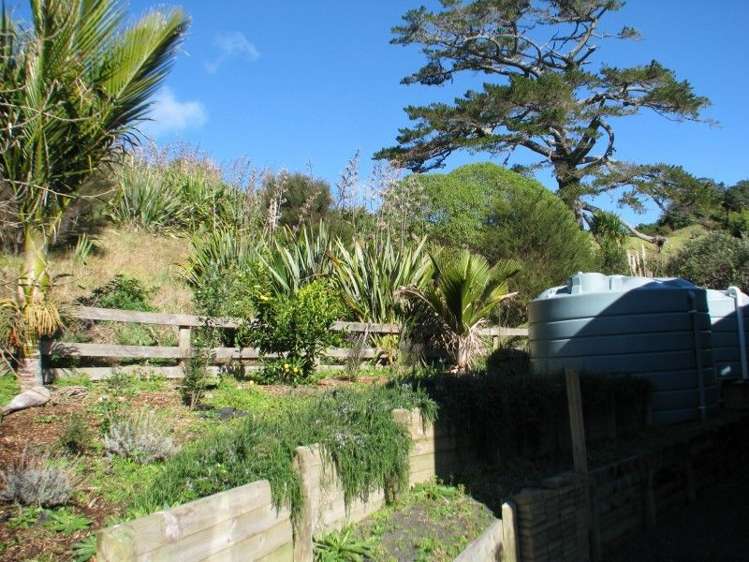 10 Logans Lane Kuaotunu_17