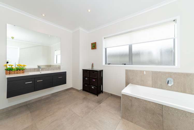 8 Teal Way Hobsonville_11