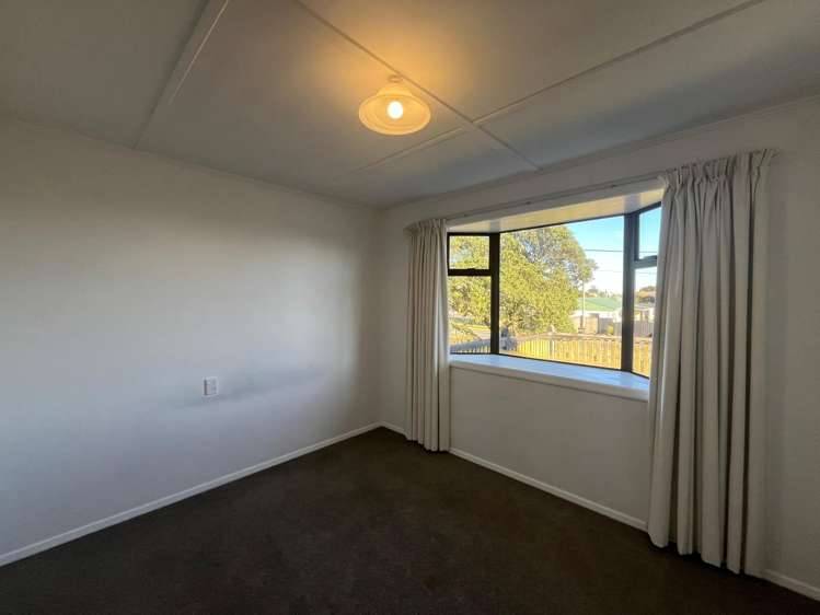 22 Mahoe Street Ōtaki Beach_15