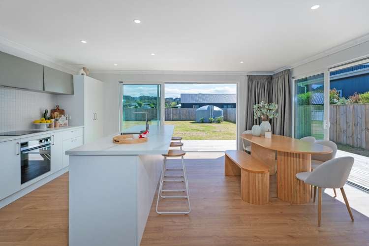 43 Longreach Drive Cooks Beach_3