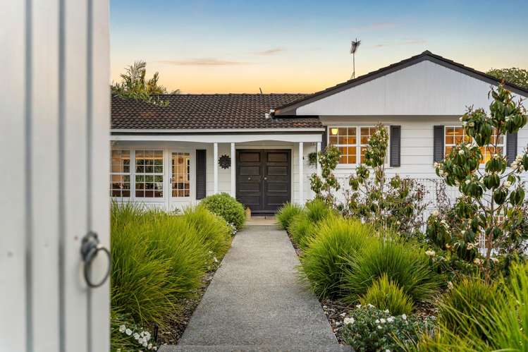 16 Pickwick Parade Mellons Bay_43