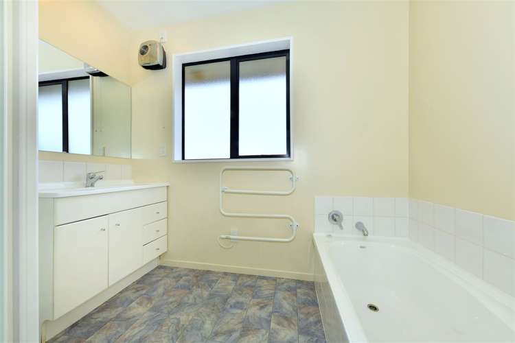 26 Sanctuary Gardens Shirley_13