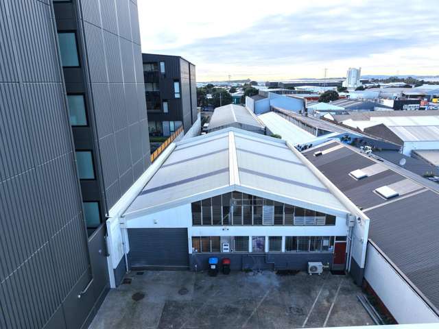 383sqm industrial with yard - Onehunga