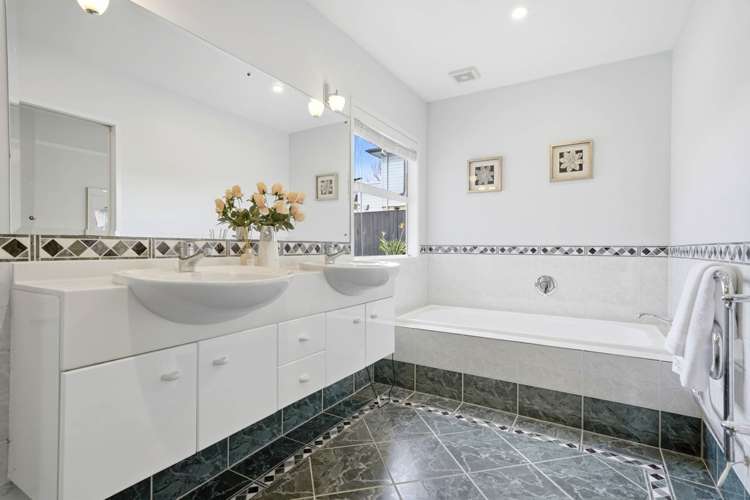 11 Marina Road Torbay_16