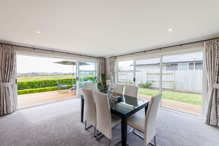 11 Saint Heliers Grove Fitzherbert_15