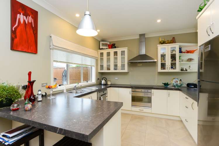 16 Heynes Place Clive_1