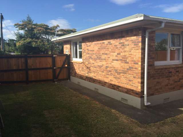 1/216a Edmonton Road Te Atatu South_2