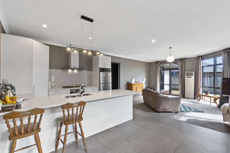 14 Thistlewood Avenue Hamilton East_3