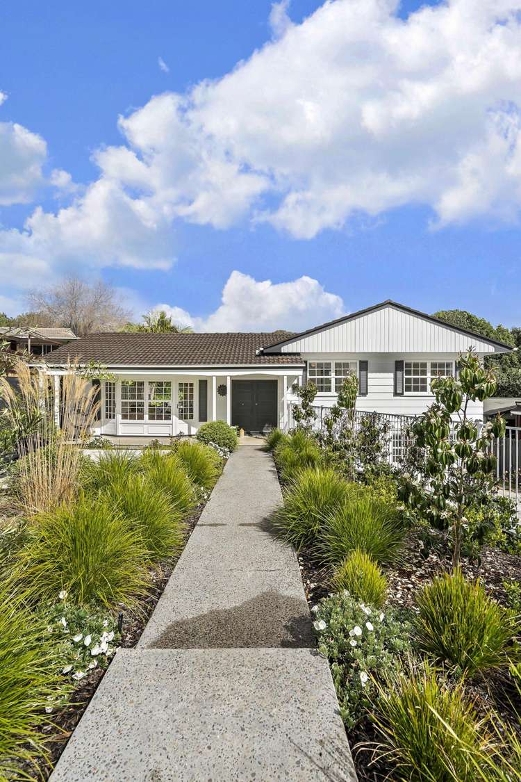 16 Pickwick Parade Mellons Bay_42