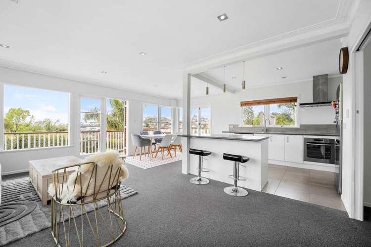 2/365 East Coast Road Mairangi Bay_5