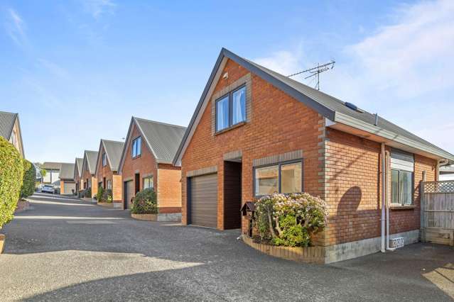 Unit 17/37 Fields Parade Oteha Valley_1