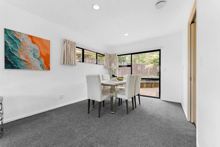 25 Lexington Drive Botany Downs_7