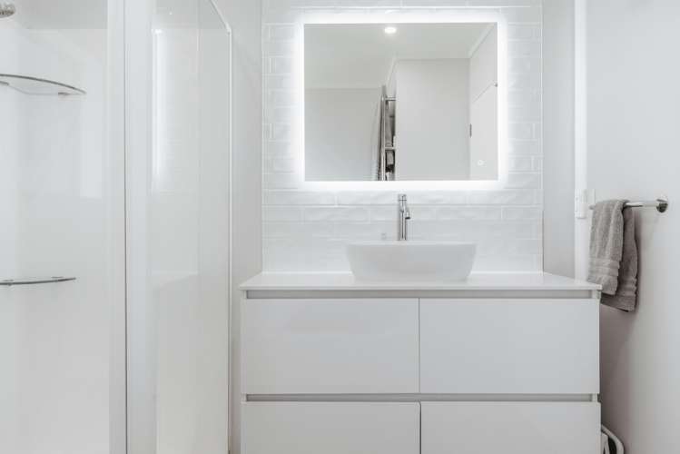 2/15 Kotare Street Hilltop_13