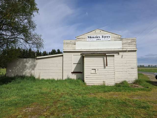 Decommissioned Menzies Ferry Hall