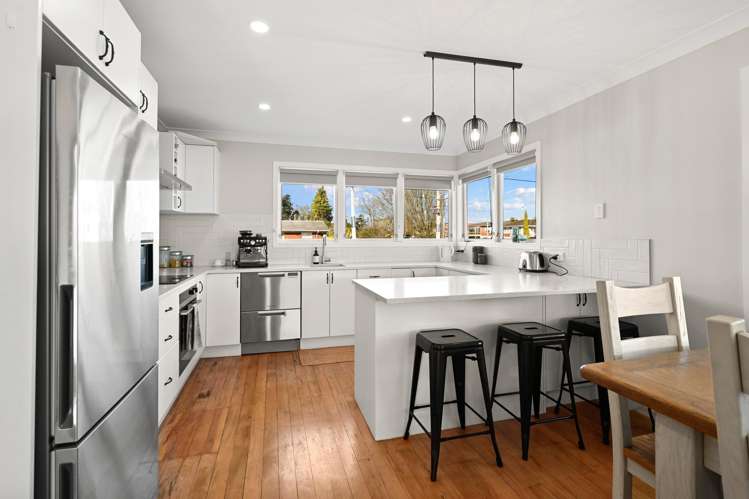 1 Garden Heights Avenue Glenview_5