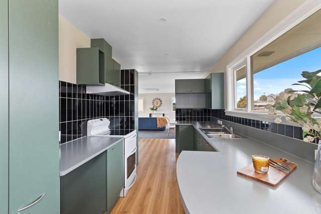 56 Travis Road Burwood_2