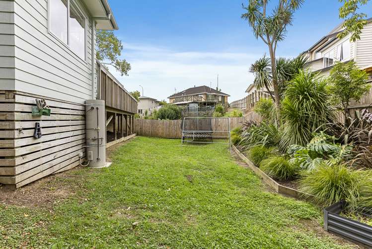 2/58 Botany Road Botany Downs_17