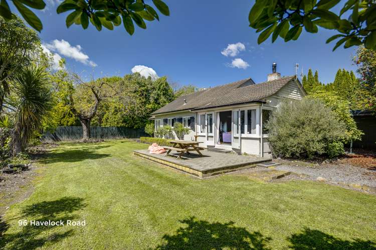 76, 96, 98 Havelock Road Havelock North_9