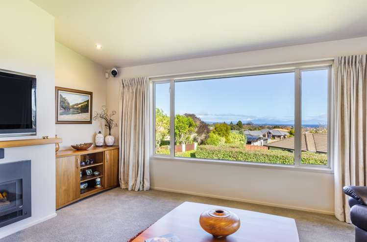 19 Magnolia Rise Waipahihi_11