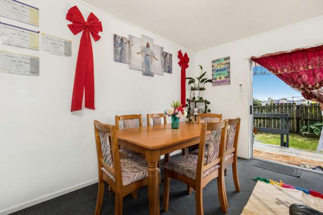 2/2 Hatherley Place Clendon Park_3