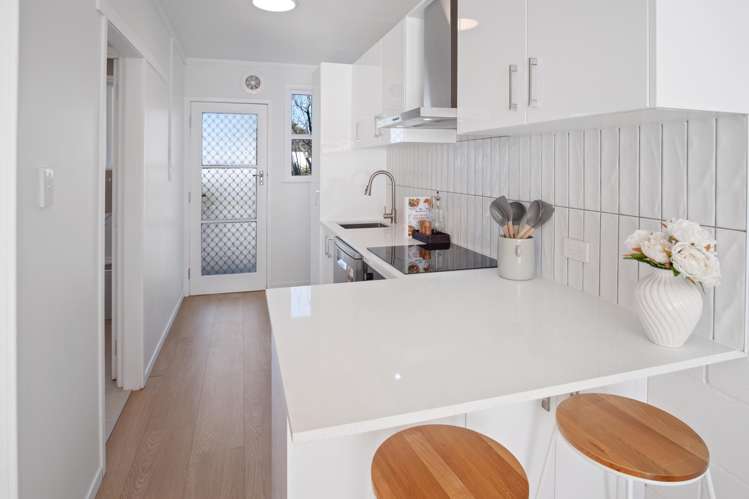 2/134 Edmonton Road Te Atatu South_6