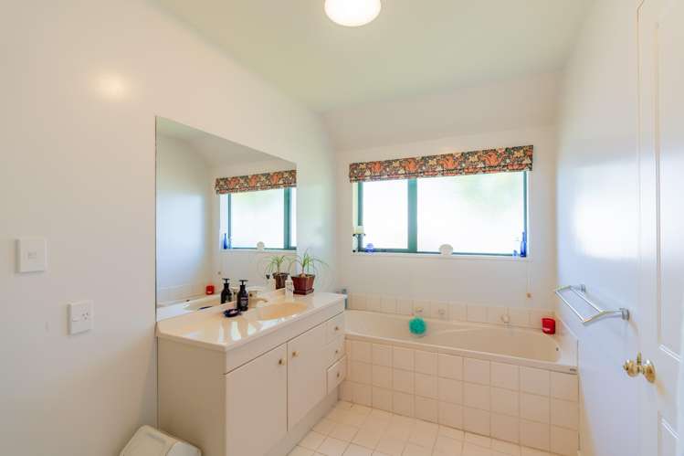 132 Round Hill Road Loburn_12