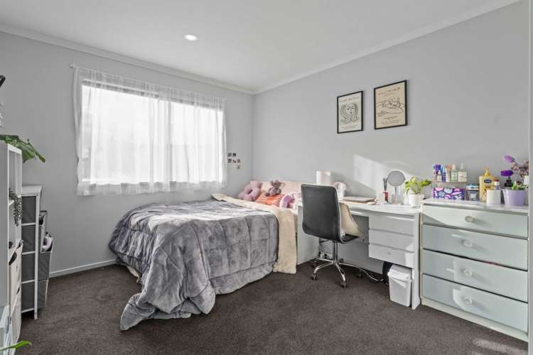 52 Tippet Crescent Wigram_13