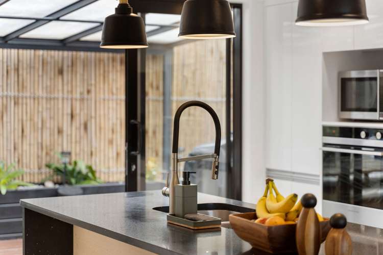 65 Vandeleur Avenue Birkdale_2