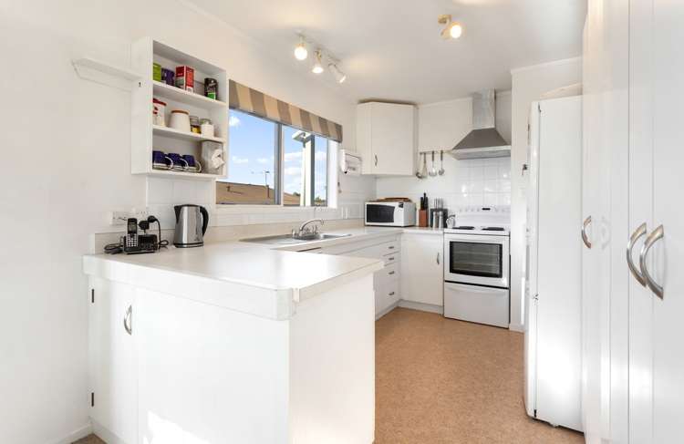 2/8 Rickards Place New Lynn_9