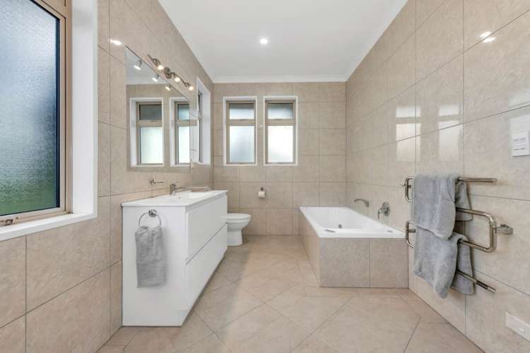 48 Porterfield Road Whitford_27