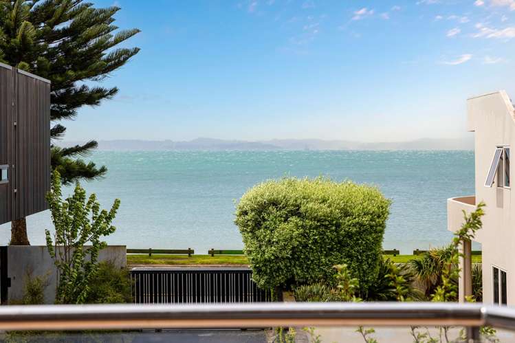 2/4 Rogers Avenue Eastern Beach_4