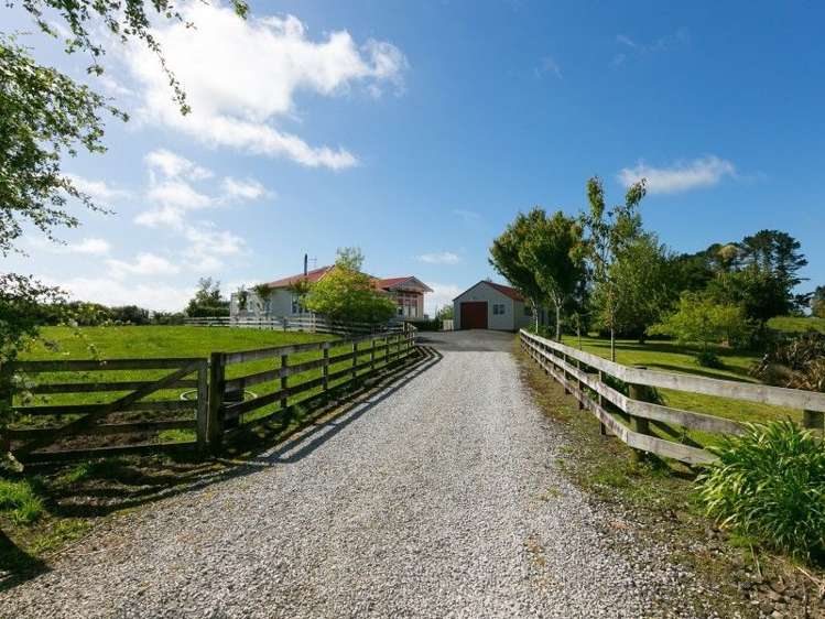 1245 Upland Road Egmont Village_5