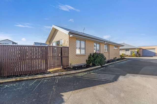 Easy Living | Single Level | Freehold | Parking!