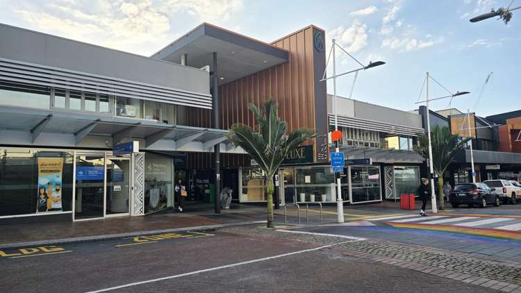 Tenancy 1 and 2/21 Devonport Road Tauranga Central_8