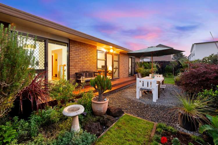 2/51 Beach Road Pahurehure_14