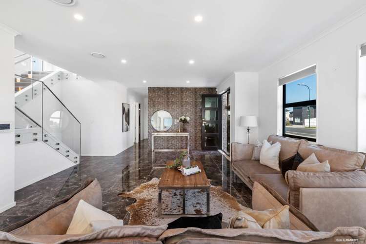 13 Hakinakina Drive Flat Bush_4