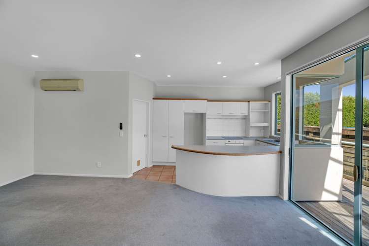 2/42 Churchill Road Murrays Bay_3