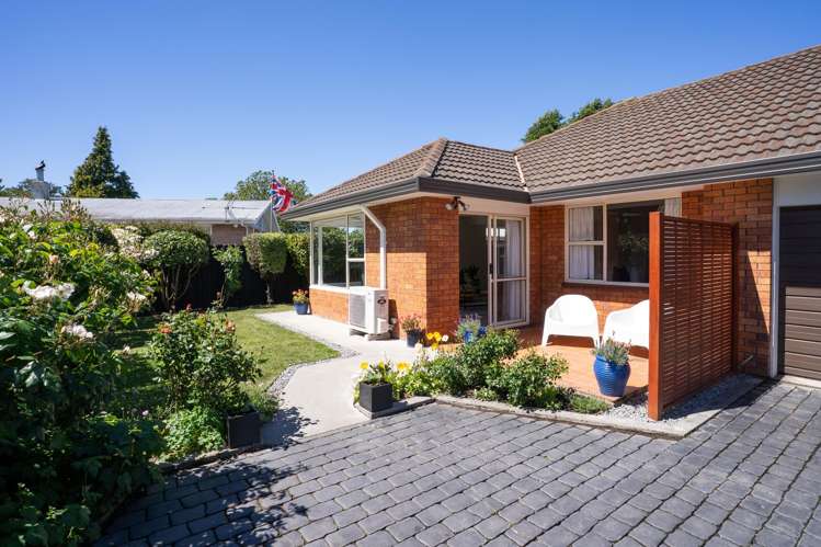 2/3 Cottesmore Close Burnside_21