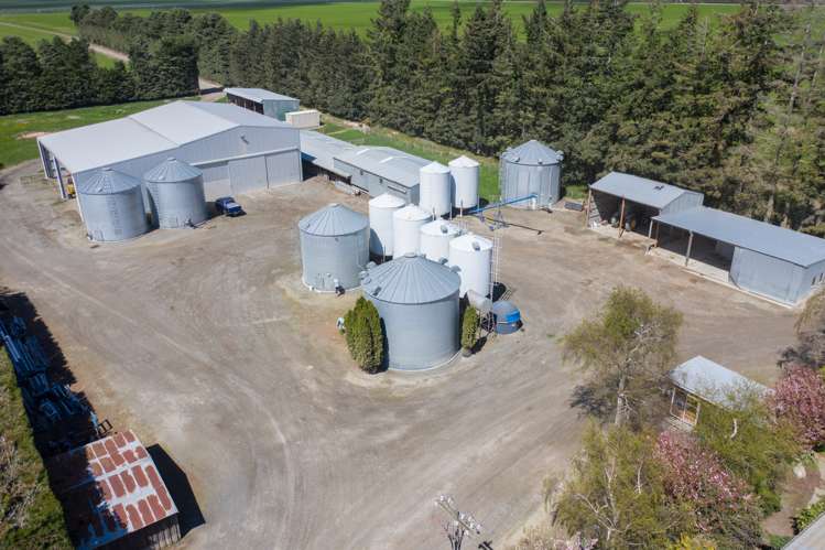 1076 Methven Chertsey Road Lauriston_12