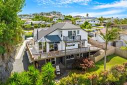 Family Home & Granny Flat with Views!