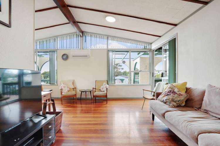 29 Finlow Drive Te Atatu South_6