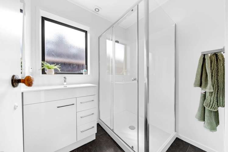 2/1 Claude Brookes Drive Henderson_11