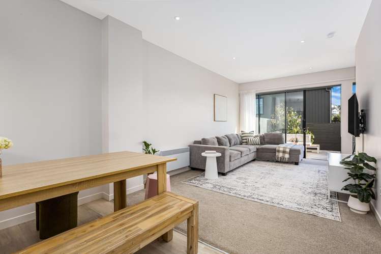 10/6 Oswald Crescent Paparangi_5